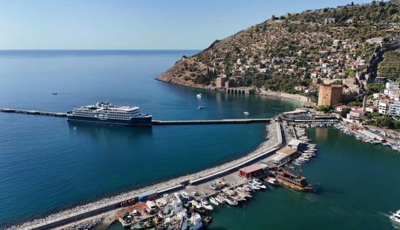 ABD’li Ve Rus Turistler Alanya’ya Denizden Geldi