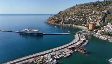 ABD’li Ve Rus Turistler Alanya’ya Denizden Geldi