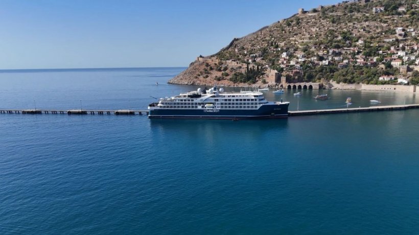 ABD’li Ve Rus Turistler Alanya’ya Denizden Geldi