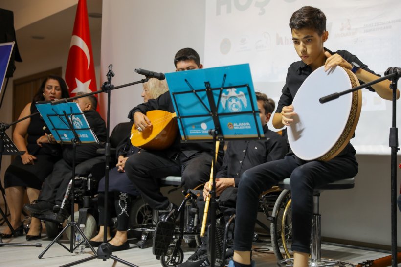Engelsiz Yürekler, Aşık Veysel'in Türkülerine can verdi