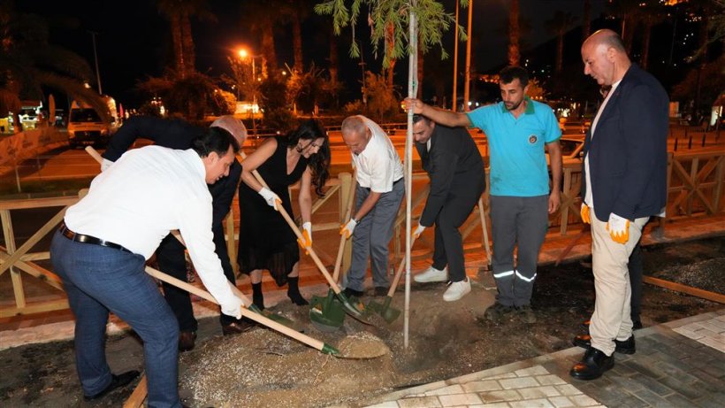 Alanya’da Kitap Fuarı Başladı: Açılışta Fidan dikimi gerçekleştirildi
