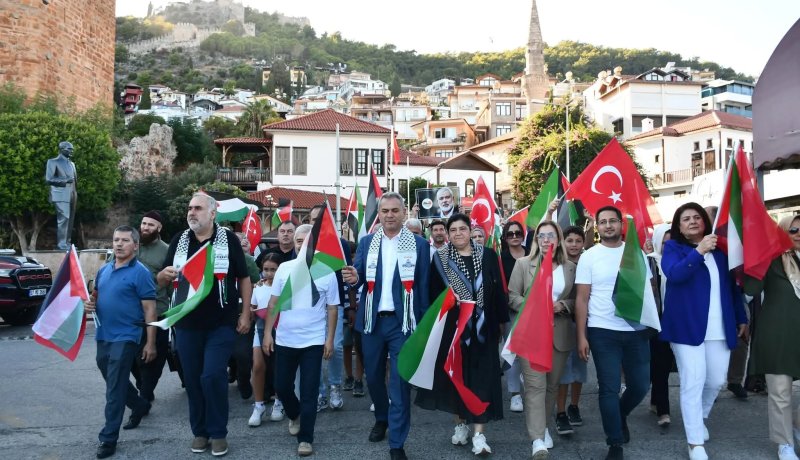 Ak Parti Alanya'da 'Gazze Kararlılık Yürüyüşü' gerçekleştirdi
