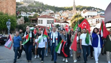 Ak Parti Alanya'da 'Gazze Kararlılık Yürüyüşü' gerçekleştirdi