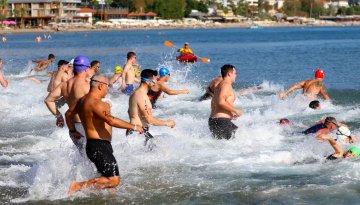 Alanya'da 34. Triatlonu start aldı