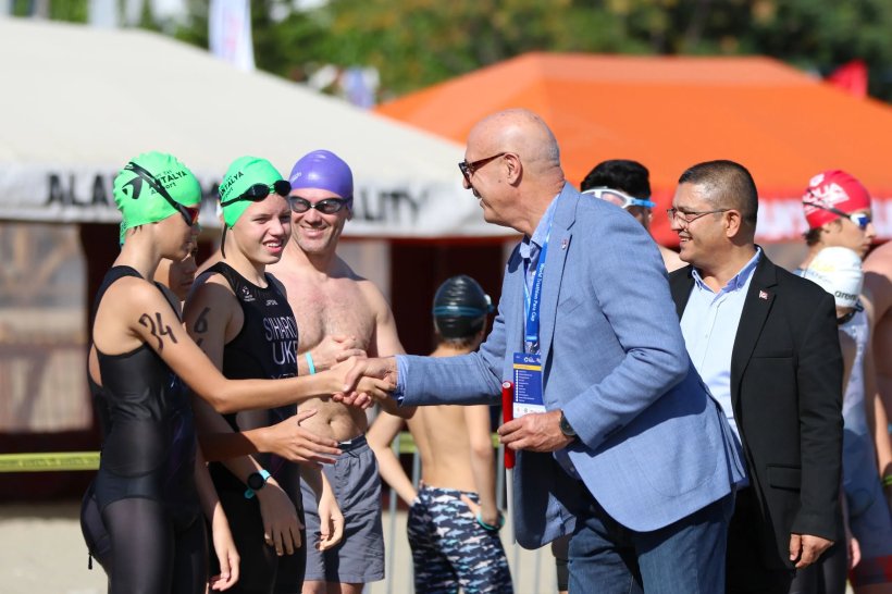 Alanya'da 34. Triatlonu start aldı