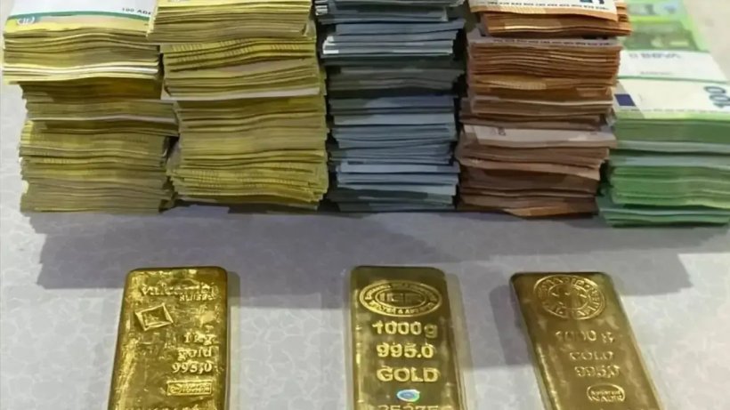 Manavgat'ta bir depoda 3 kilo altında ve yarım milyon euro yakalandı