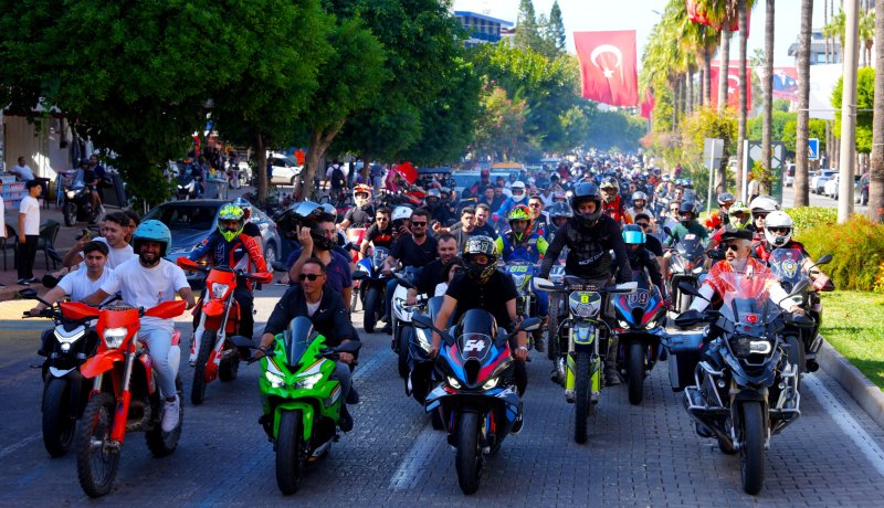 Toprak Razgatlıoğlu Alanya'da coşkuyla karşılandı