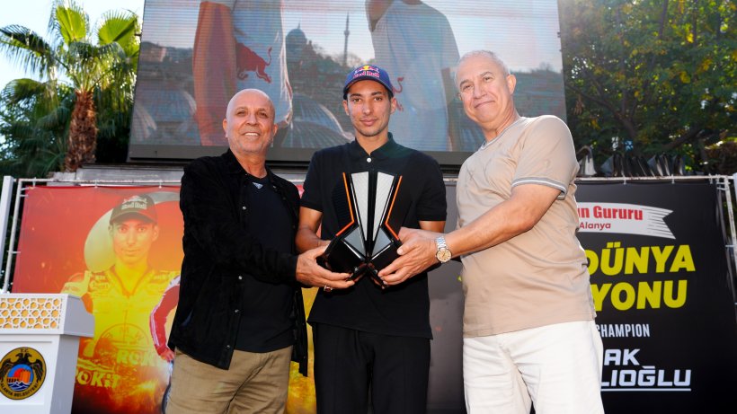 Toprak Razgatlıoğlu Alanya'da coşkuyla karşılan