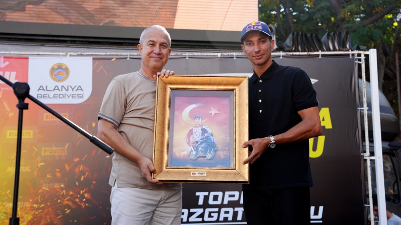 Toprak Razgatlıoğlu Alanya'da coşkuyla karşılan