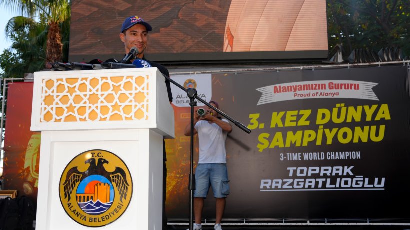 Toprak Razgatlıoğlu Alanya'da coşkuyla karşılan