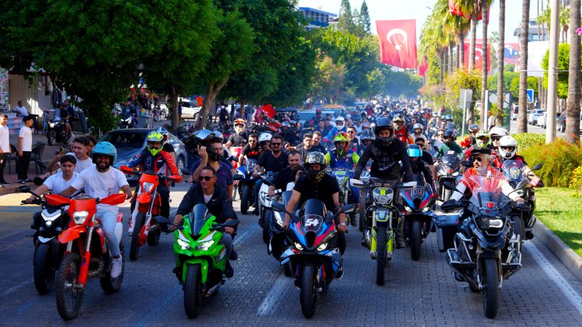 Toprak Razgatlıoğlu Alanya'da coşkuyla karşılan