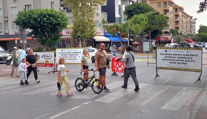 Sıcak gelişme: Atatürk Caddesi'ne ilk kazma vuruldu