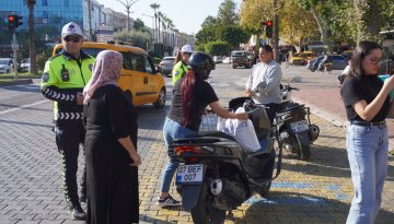 Kasksız sürücülere ceza kesilip ücretsiz kask dağıtıldı