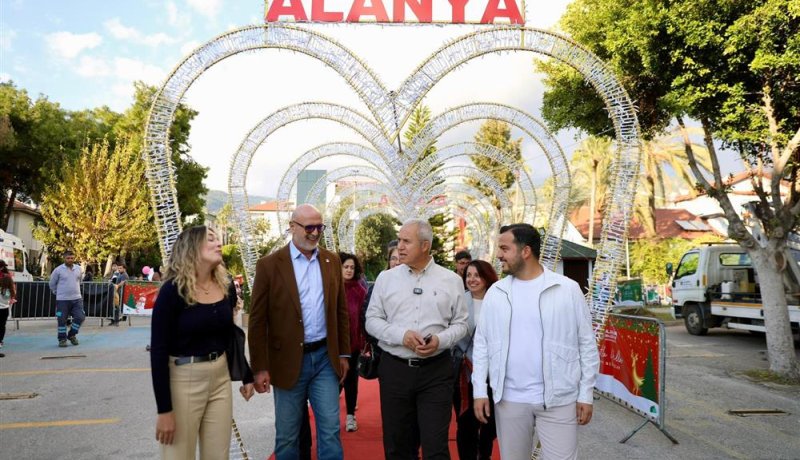 Alanya Noel Pazarı görkemli bir katılımla sona erdi