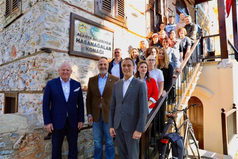 Alanya Noel Pazarı g&ouml;rkemli bir katılımla sona erdi