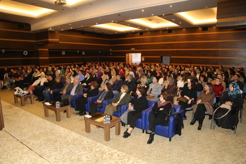 AKYD'nin 'Mutlu Aile' s&ouml;yleşisine yoğun ilgi