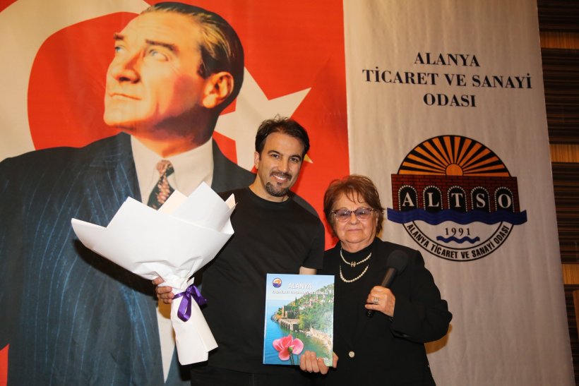 AKYD'nin 'Mutlu Aile' s&ouml;yleşisine yoğun ilgi