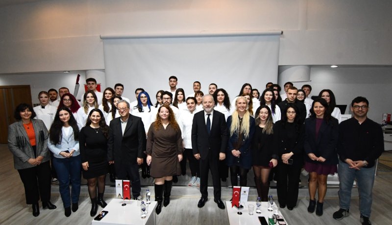 Alanya Üniversitesi’nde Geleceğin Şefleri Ceketlerini Giydi