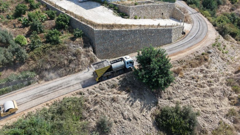 ALANYA BELEDİYESİ’NDEN YEŞİLÖZ MAHALLESİ’NE 5 KİLOMETRELİK ASFALT KONFORU