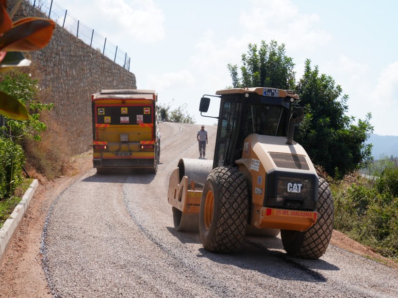 ALANYA BELEDİYESİ’NDEN YEŞİLÖZ MAHALLESİ’NE 5 KİLOMETRELİK ASFALT KONFORU