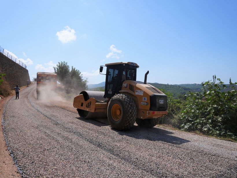 ALANYA BELEDİYESİ’NDEN YEŞİLÖZ MAHALLESİ’NE 5 KİLOMETRELİK ASFALT KONFORU