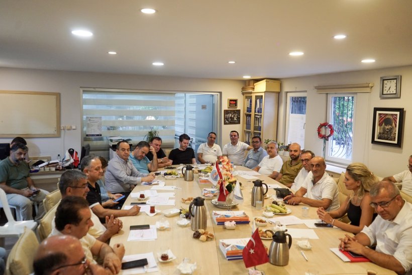 Mustafa Tuna saha çalışmalarını sürdürüyor: Kent Konseyi’ni ziyaret etti