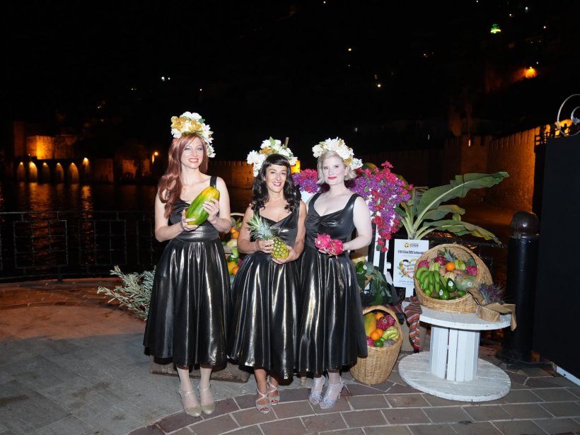 CAZIN BÜYÜSÜ ALANYA’YI SARDI - FESTİVAL RENKLİ GÖRÜTÜNLERLE BAŞLADI