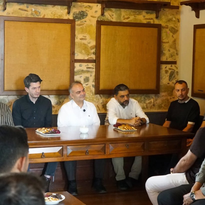 Mustafa Tuna se&ccedil;im &ccedil;alışmalarını s&uuml;rd&uuml;r&uuml;yor: Mimarlar Odası&rsquo;nı ziyaret etti