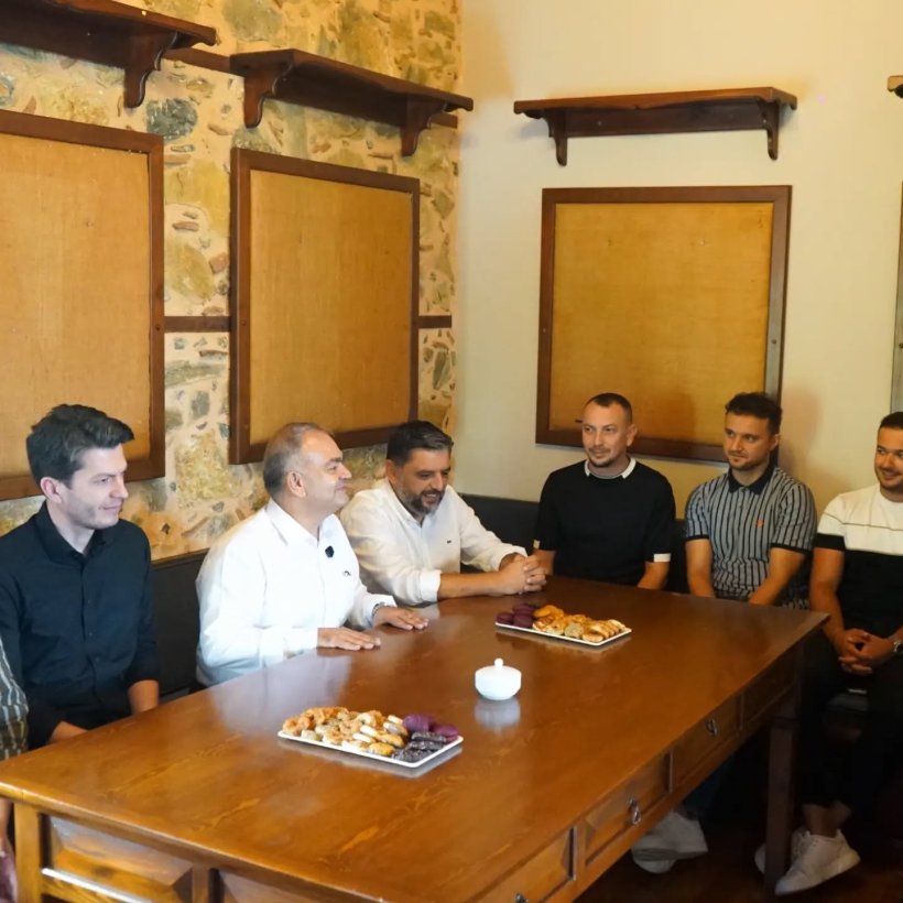 Mustafa Tuna se&ccedil;im &ccedil;alışmalarını s&uuml;rd&uuml;r&uuml;yor: Mimarlar Odası&rsquo;nı ziyaret etti