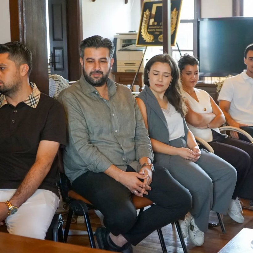 Mustafa Tuna se&ccedil;im &ccedil;alışmalarını s&uuml;rd&uuml;r&uuml;yor: Mimarlar Odası&rsquo;nı ziyaret etti